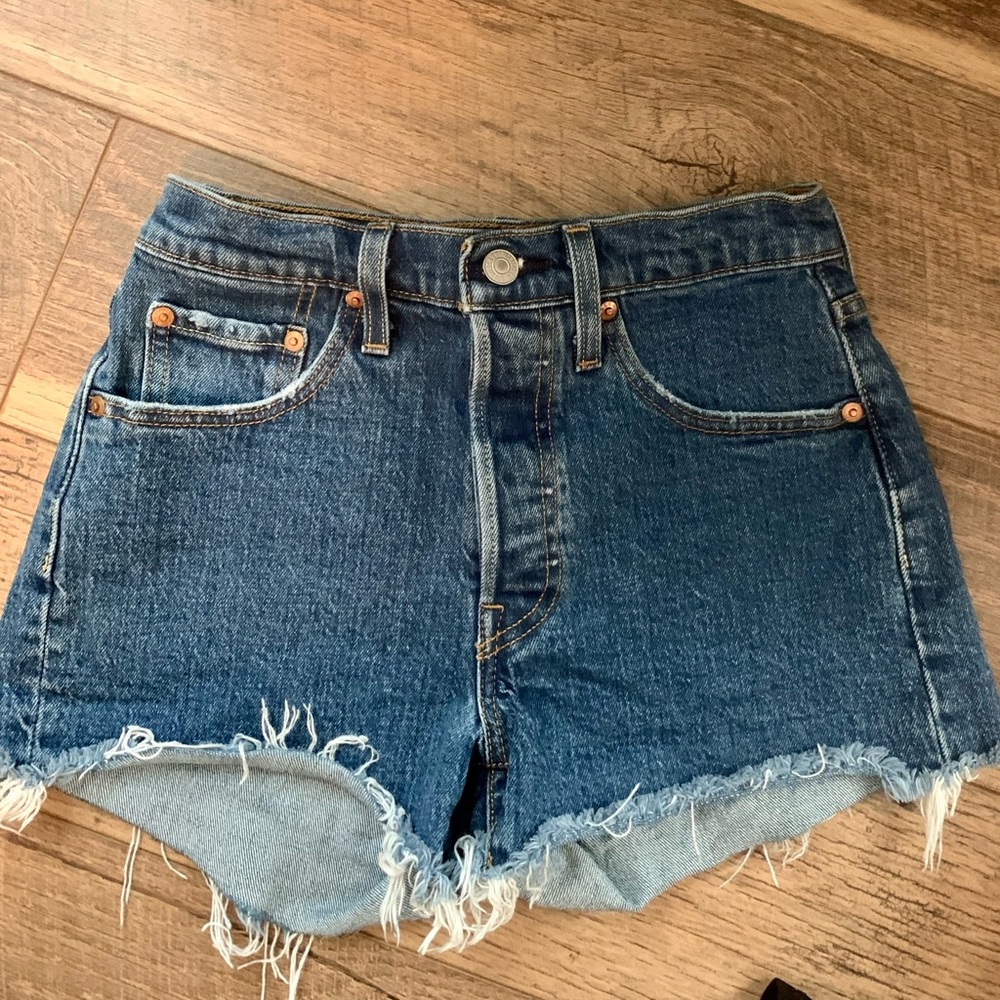 Levi shorts size 24